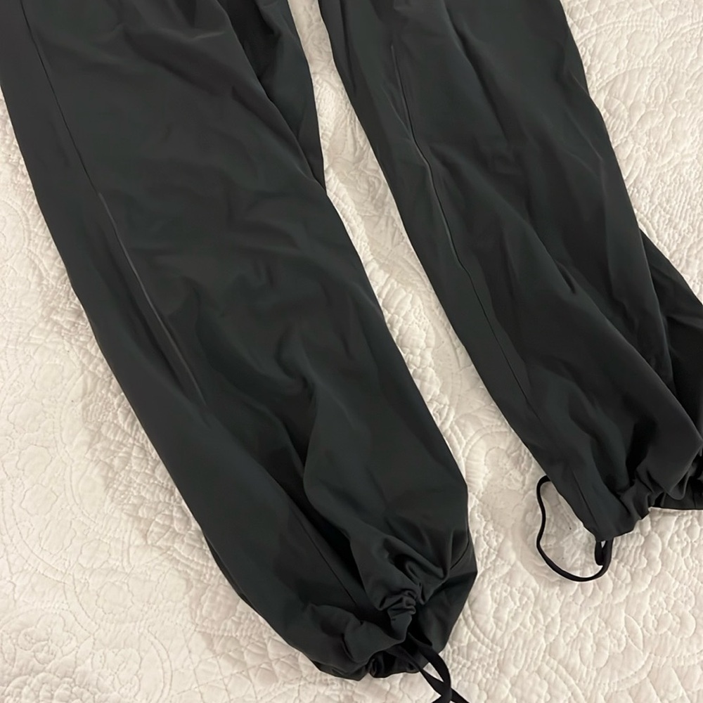 Lululemon parachute joggers like new